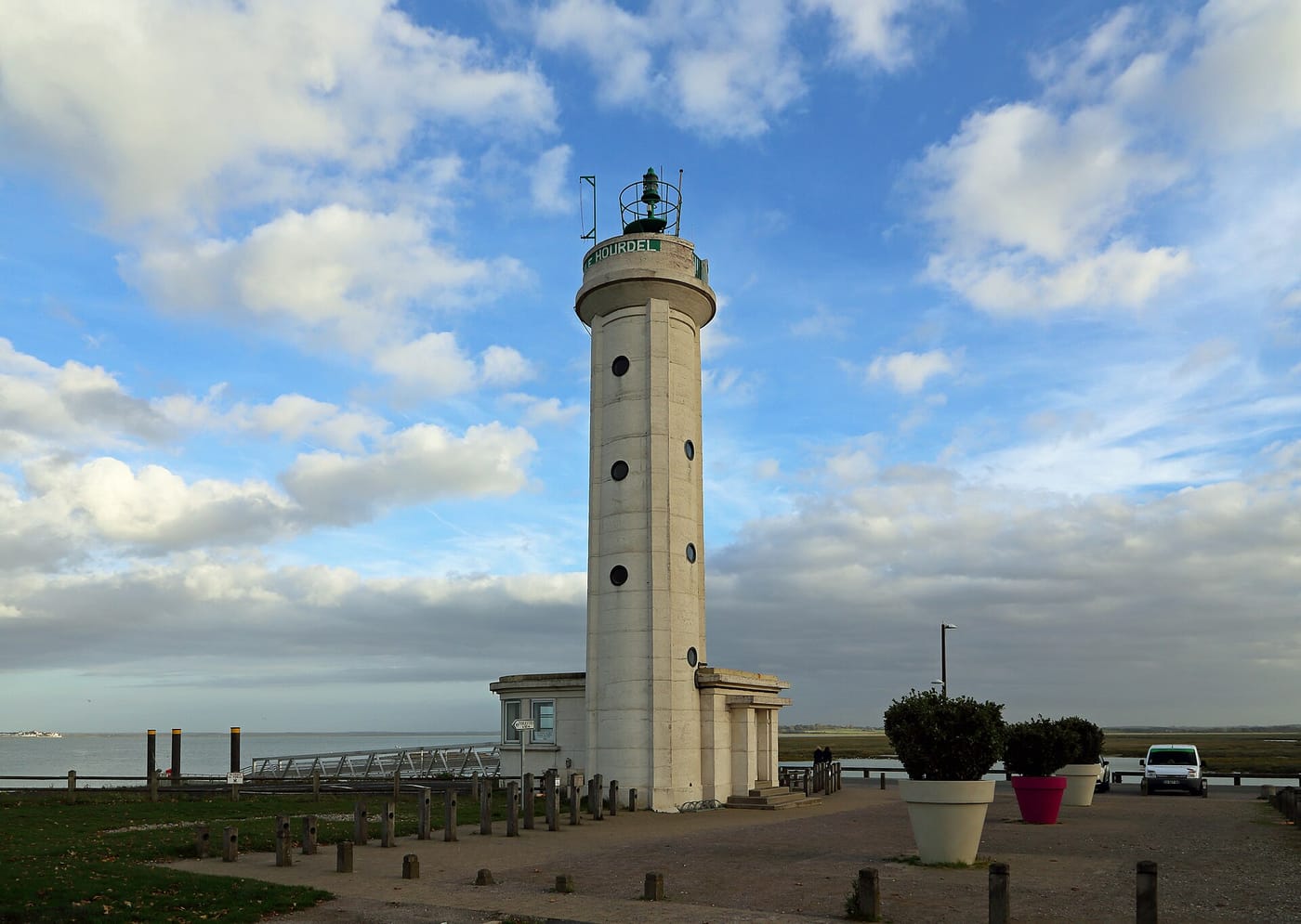 Le phare du Hourdel, à l’entrée de la baie
